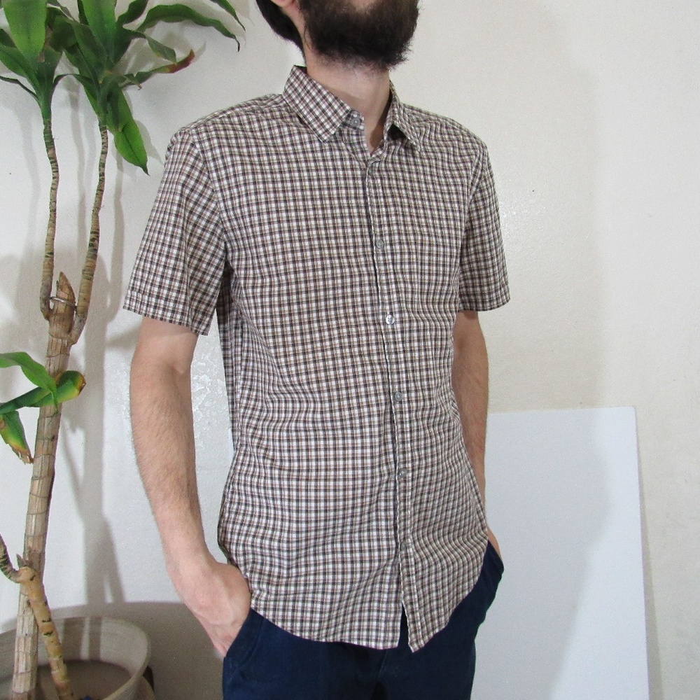 Hugo Boss slim fit Italian Fabric Brown Buttn down
